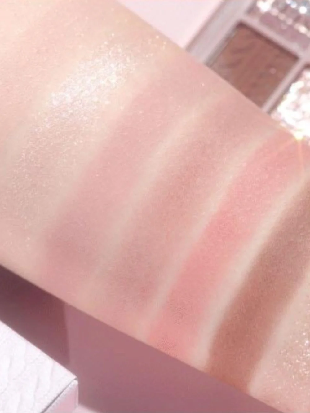 DASIQUE Eyeshadow Palette - #16 violet knit & #27 rose milk tea